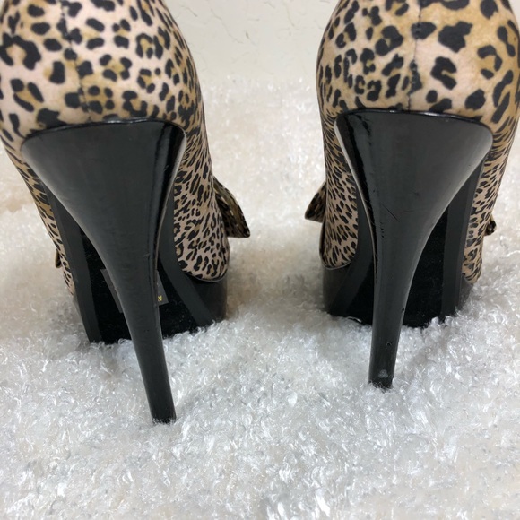 D Heart Size 6 Cheetah Print Heels - Picture 4 of 5